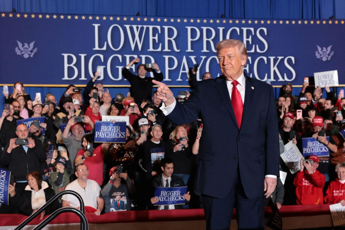 Why do pessimistic pundits keep getting Trump's economy so wrong?