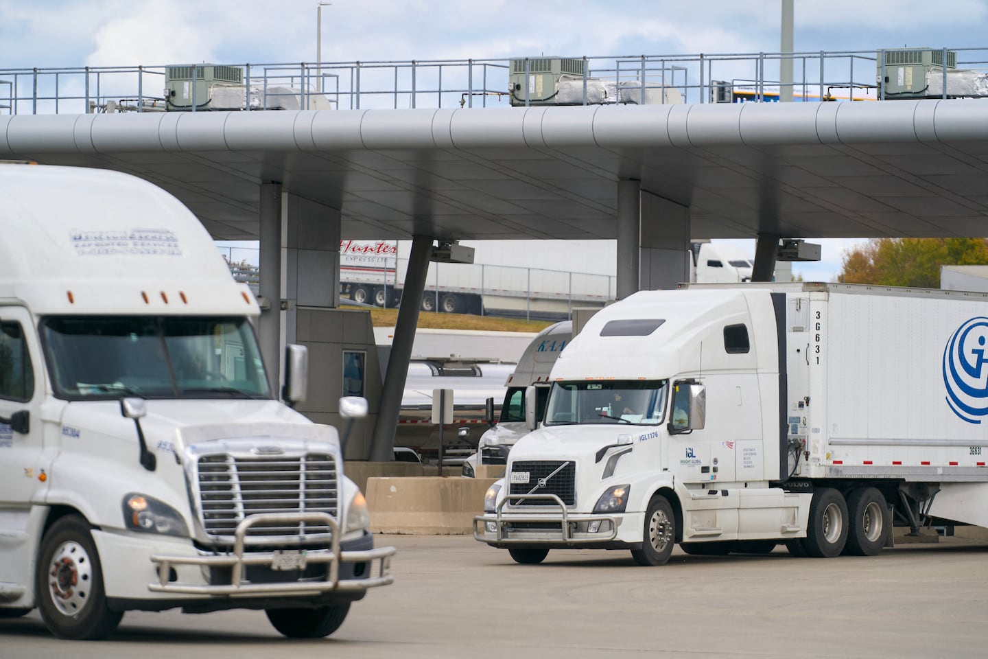 Trump administration revokes licenses of thousands of training centers for truckers - The Boston Globe