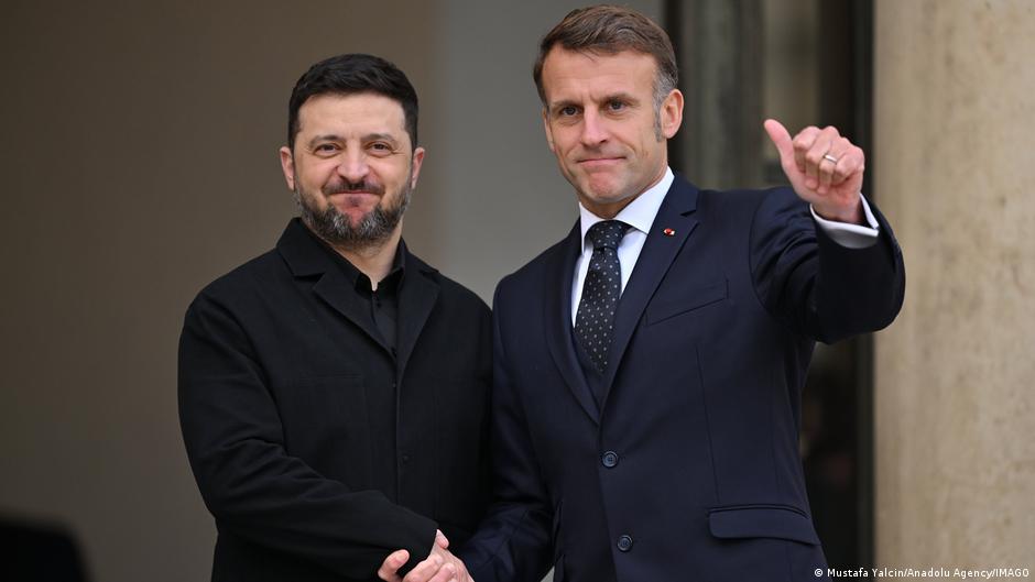 Ukraine updates: Western comms blitz before US-Russia meet