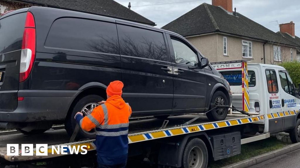 Van driver wanted by immigration authorities arrested in Hatfield