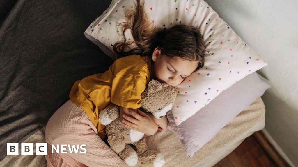 Wakefield Council gives £10,000 to Zarach charity to provide beds for children