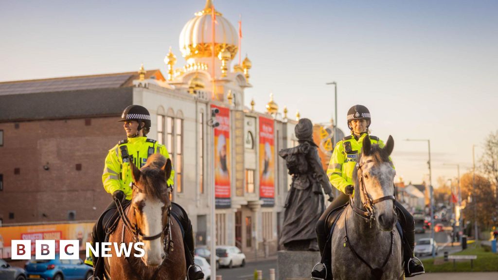 Horses carry out police work in West Midlands after 26 years