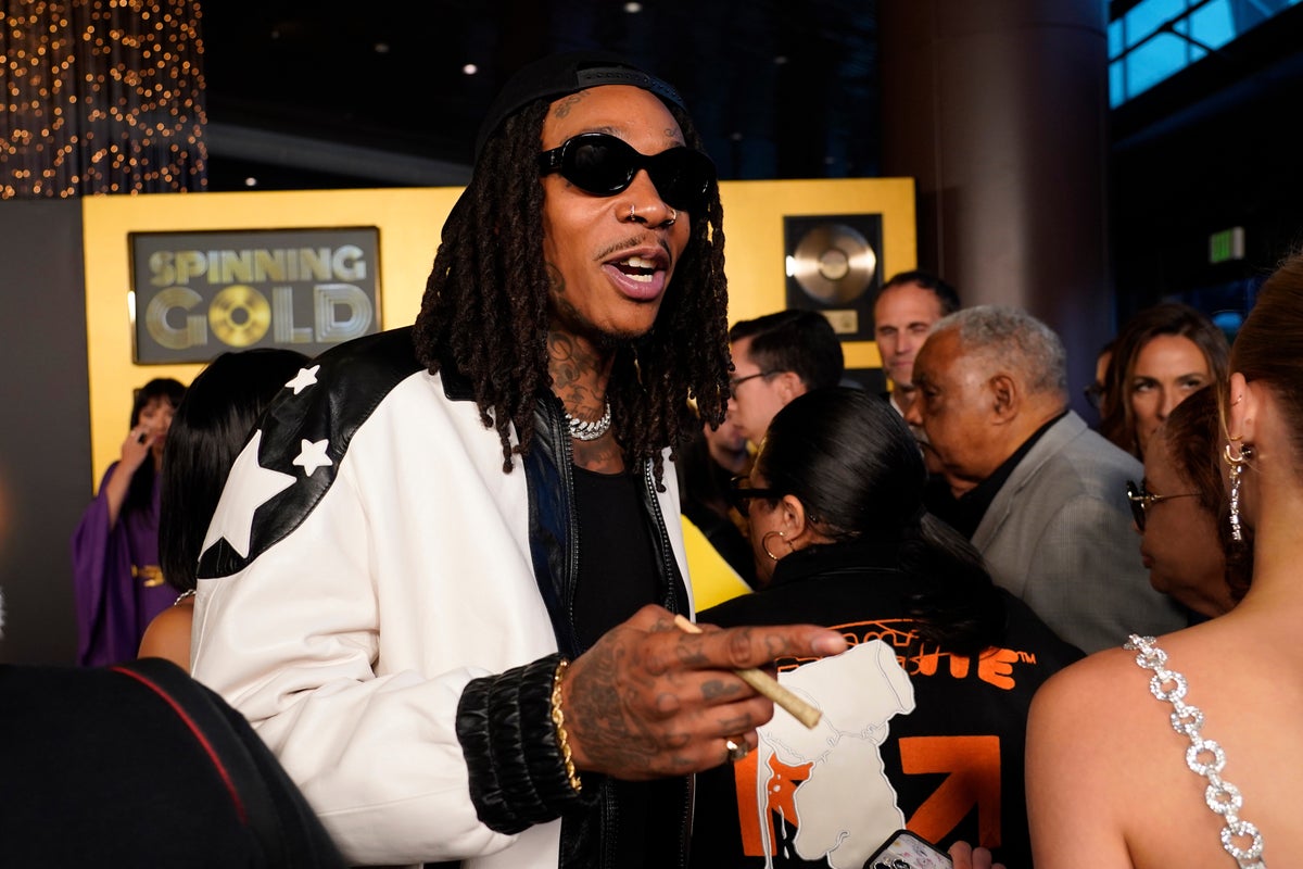 Romanian court sentences US rapper Wiz Khalifa to 9 months for drug possession