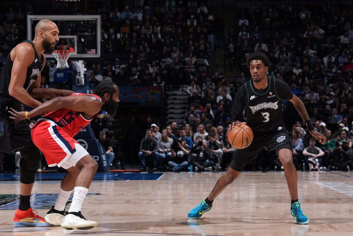 Wolves' Jaden McDaniels puts lessons learned from Kawhi Leonard to good use in win