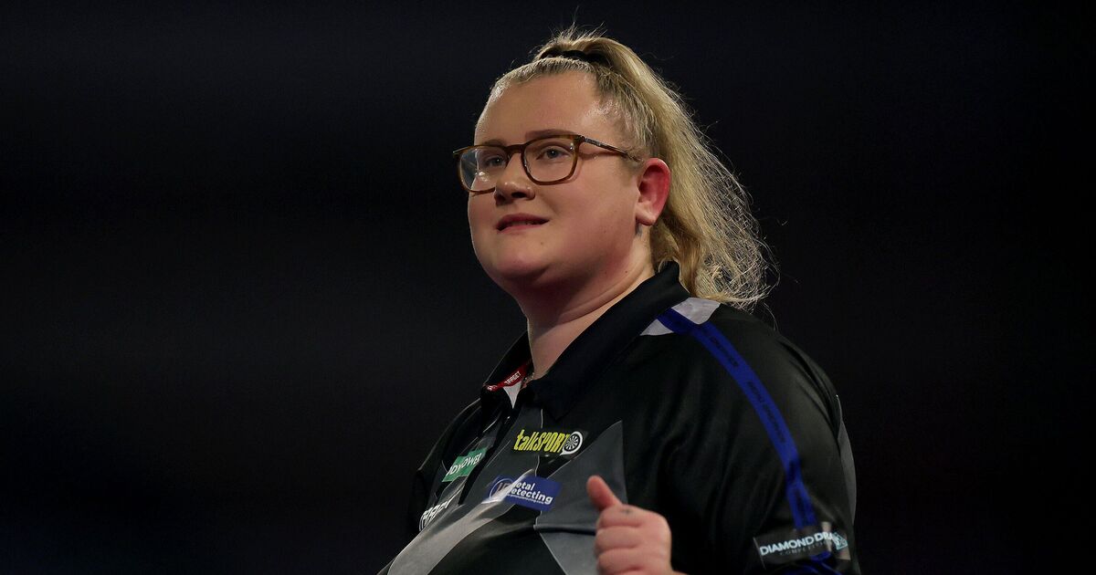 Woman darts sensation hailed despite Ally Pally defeat - 'One of the best'