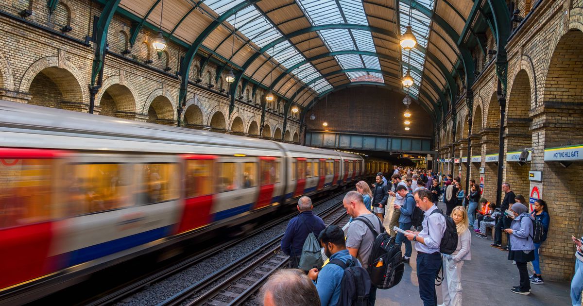 Woman left tearful after spotting sweet message at London tube station - The Mirror