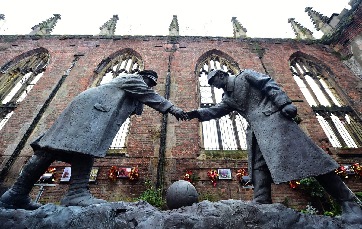 Was there a WW1 Christmas truce? Plus: Semenyo eyes Man City move, Yamal's odd figurine