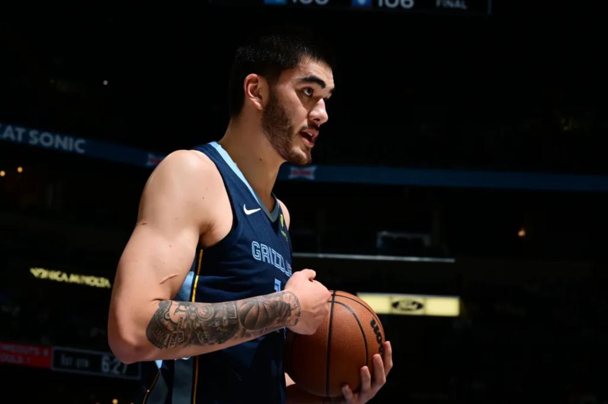 Zach Edey out at least four weeks with repeat injury in Grizzlies...