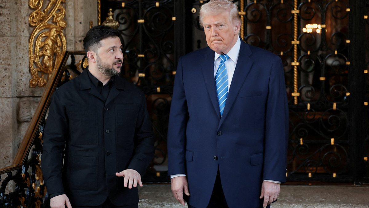 BBC World Service - Newshour, Zelensky and Trump hold peace plan talks in Florida
