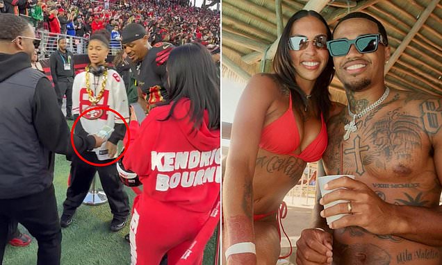 49ers star is handed wad of cash on sideline before Seahawks game