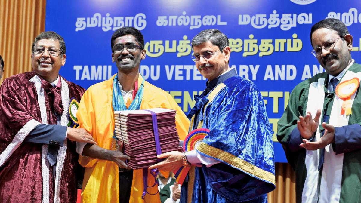 Over 650 students receive degrees at 25th convocation of TANUVAS