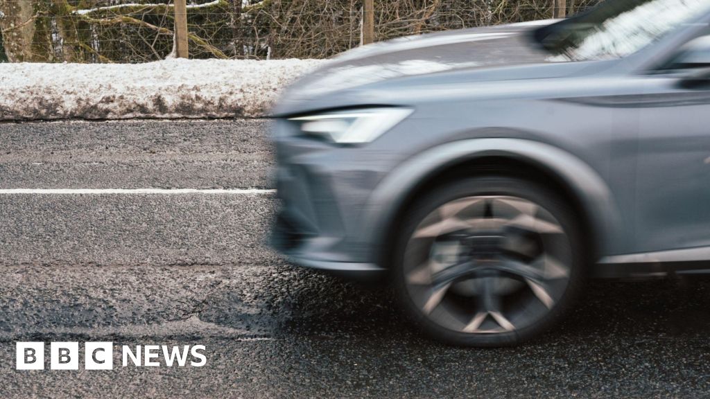 AA issues advice for driving in the snow in the South of England