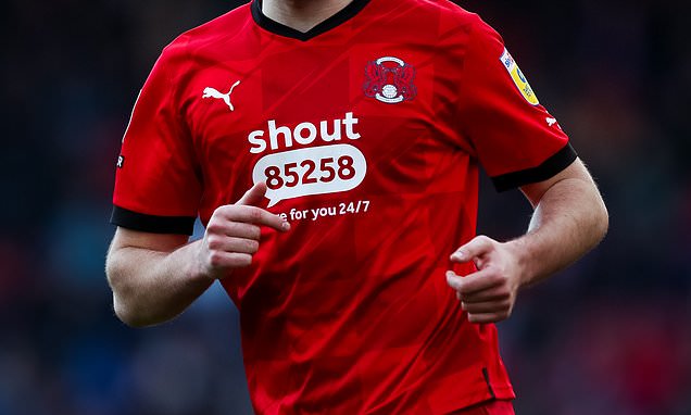 Aaron Drinan strikes in added time to keep Swindon second with...