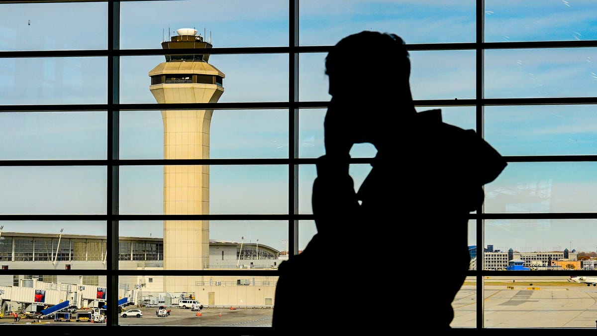 Airlines cancel flights, offer waivers as winter storm nears