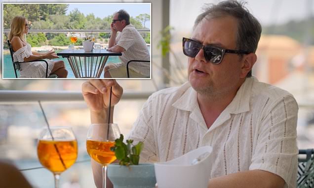 Alan Carr makes candid divorce confession on BBC show