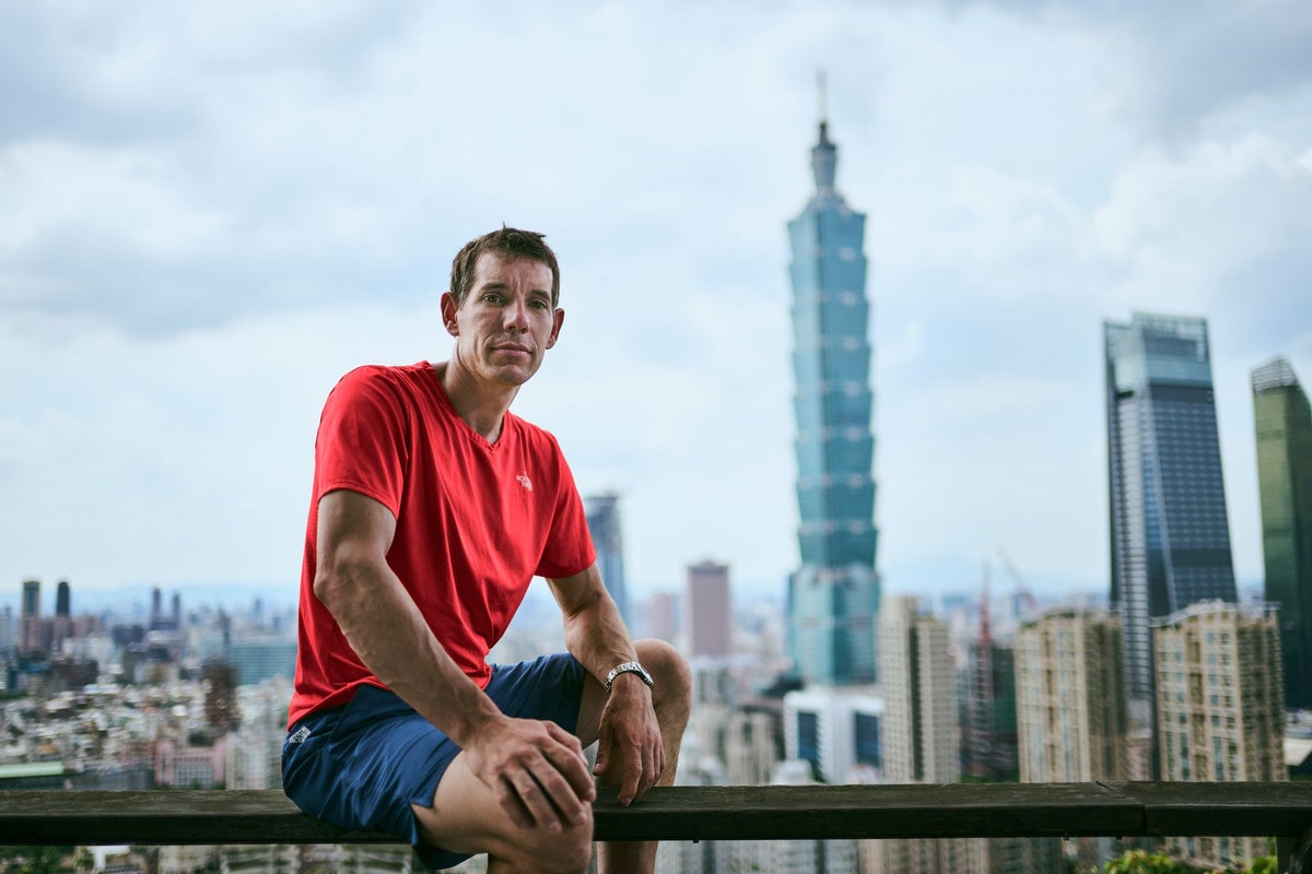 Free Solo climber Alex Honnold attempting to scale Taipei skyscraper: updates