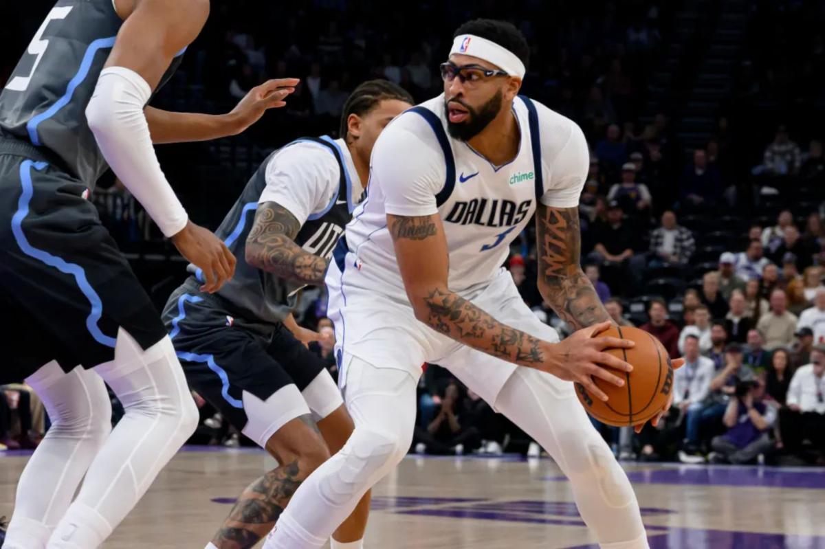 Two 'foremost teams' emerge in Anthony Davis trade sweepstakes