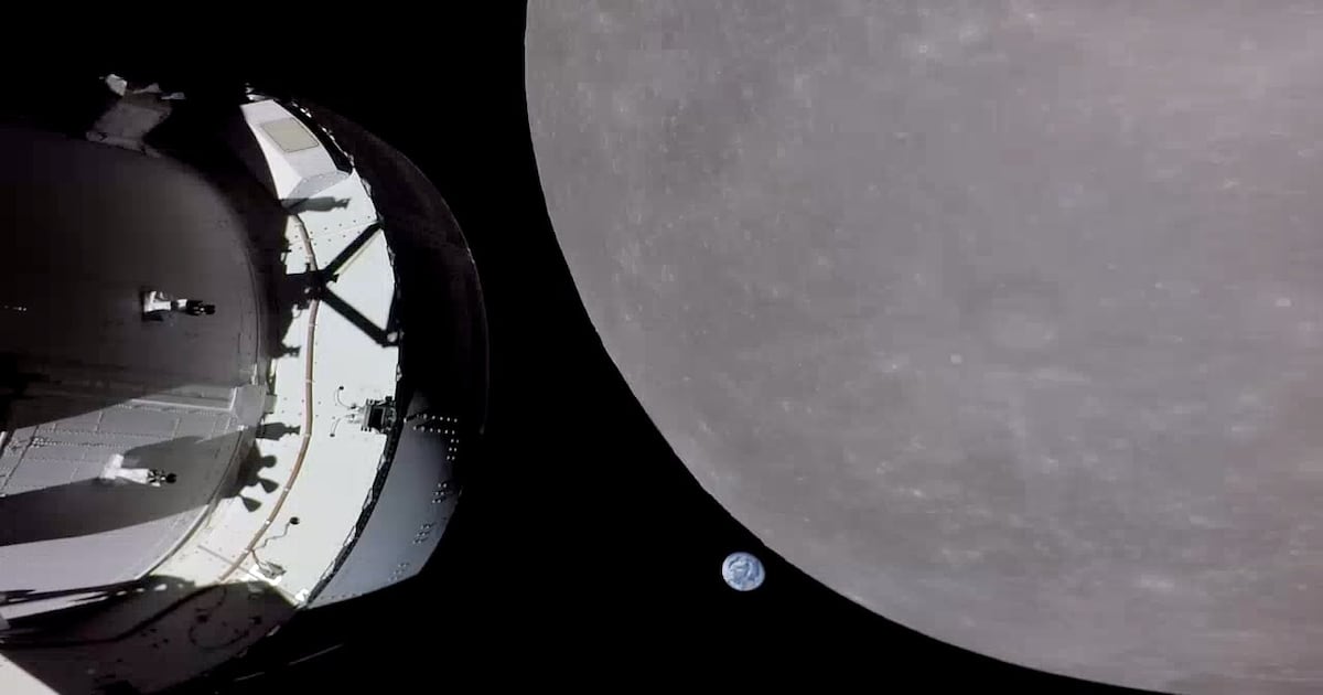 Artemis 1 Captures Earth Setting Beyond Moon