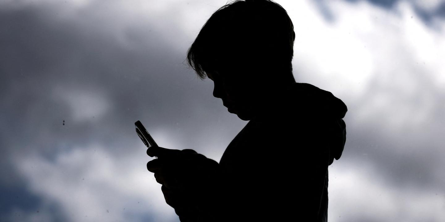Ban on social media for under-15s: What we know about the government's plan