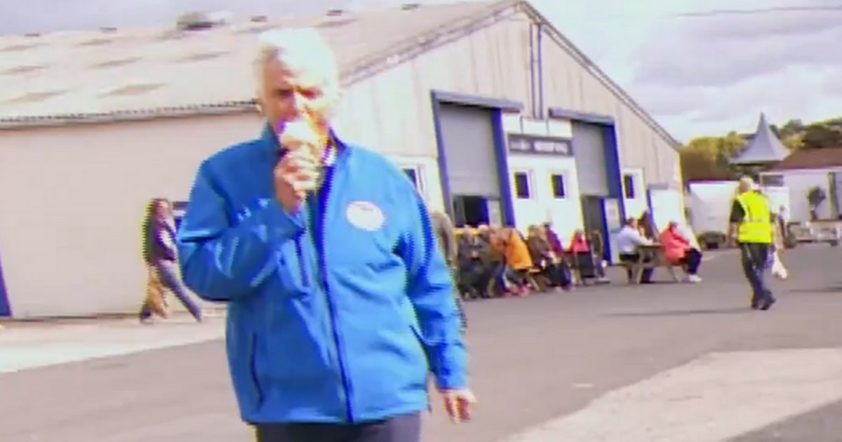 BBC Bargain Hunt fans in stitches as star suddenly disappears from screen - The Mirror