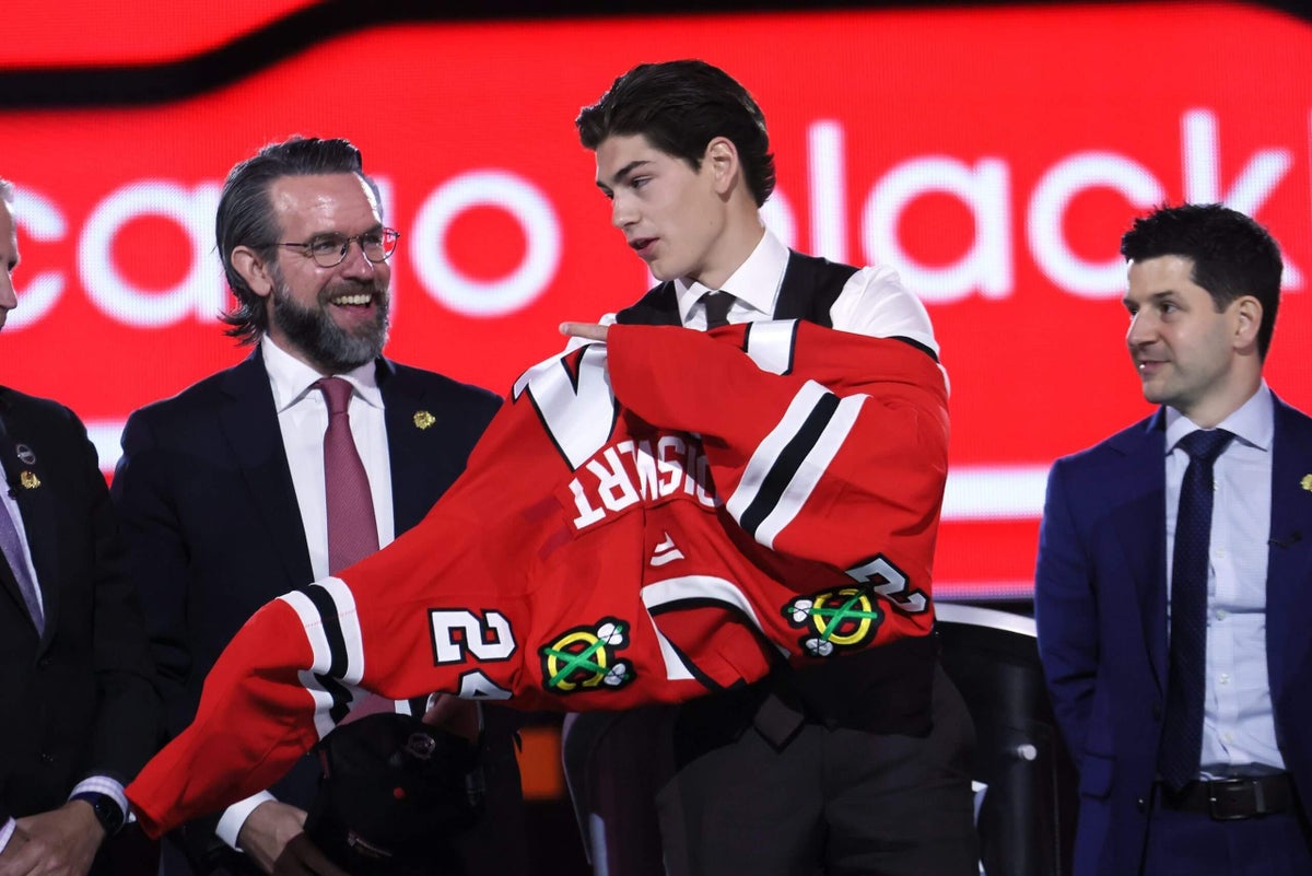 Rare college hockey fight involving Blackhawks prospect results in automatic suspensions