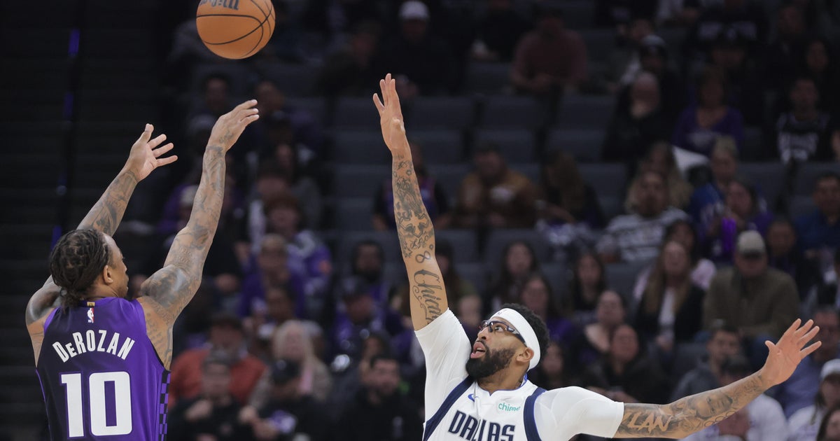 Brandon Williams' late 3-pointer gives Mavericks 100-98 win over Kings