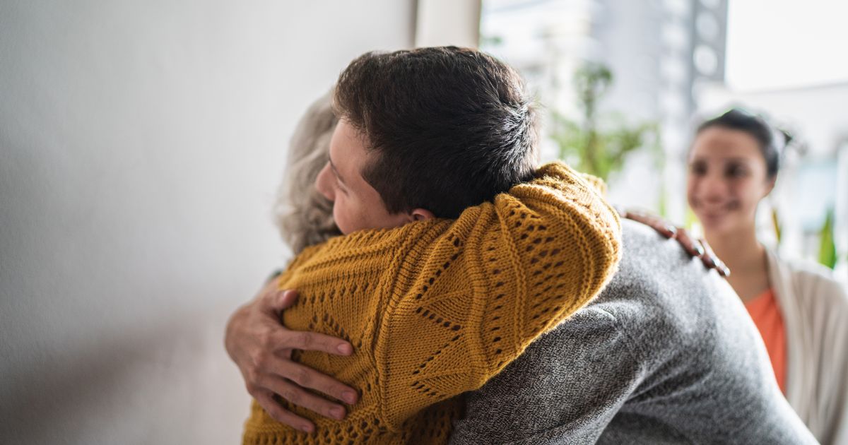 4 in 10 Brits avoid visiting relatives with dementia for heartbreaking reason - The Mirror