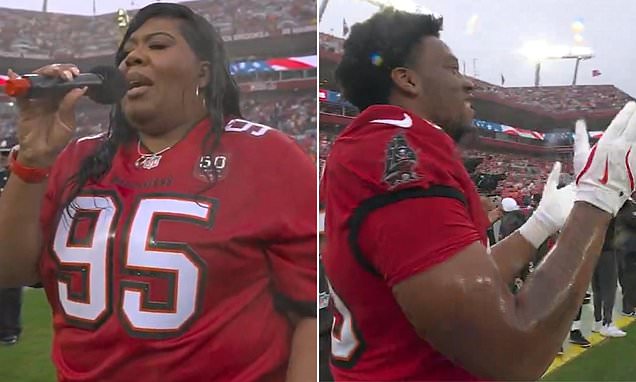 NFL fans go crazy as Buccaneers player's mom crushes national anthem