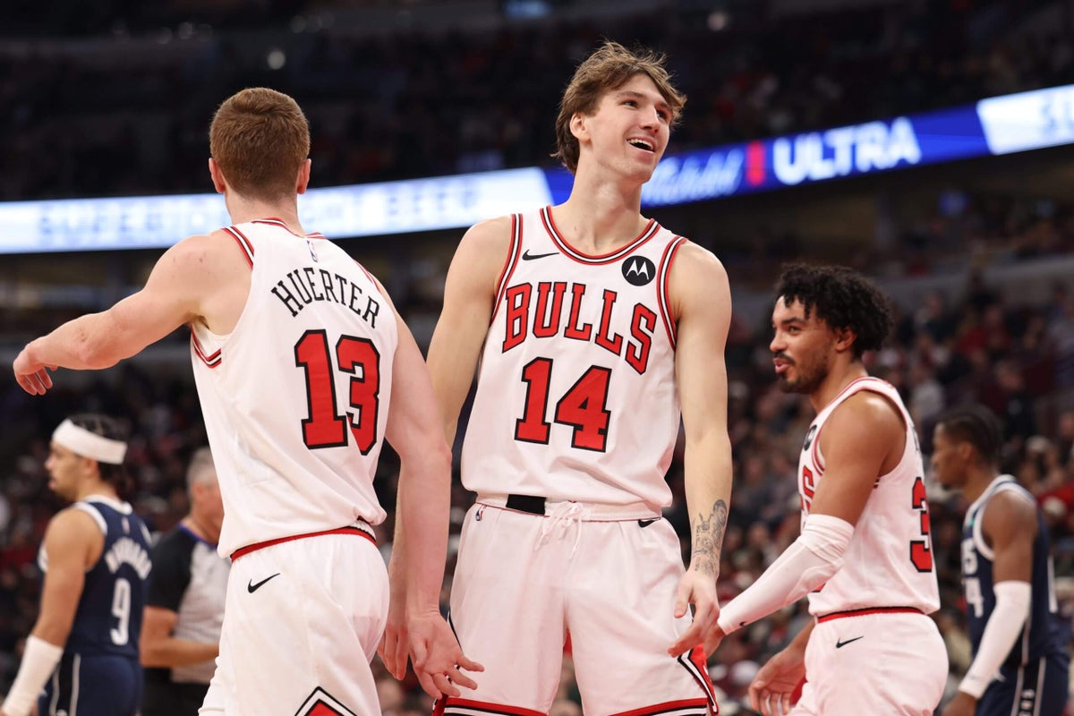 Chicago focused on Bears' rally, but Bulls planted a Flagg, topped Mavs
