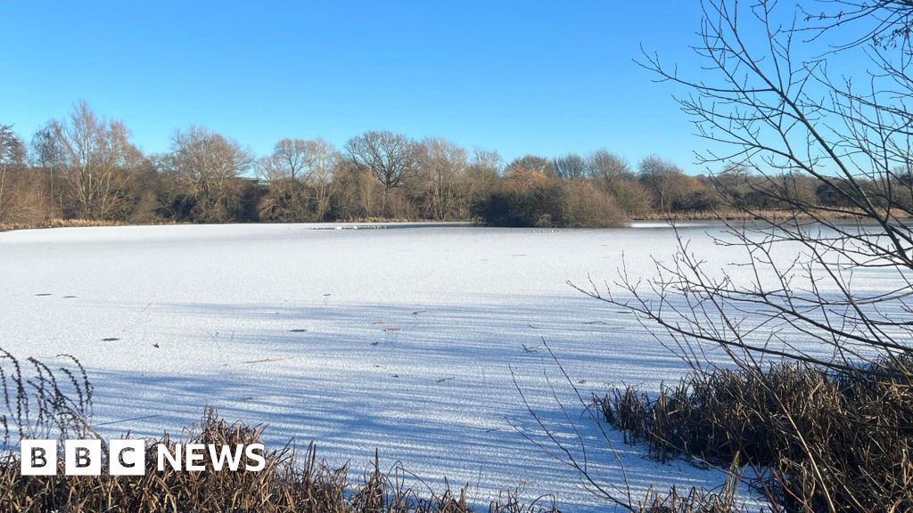 Cambridgeshire fire service warns to not to play on frozen lakes