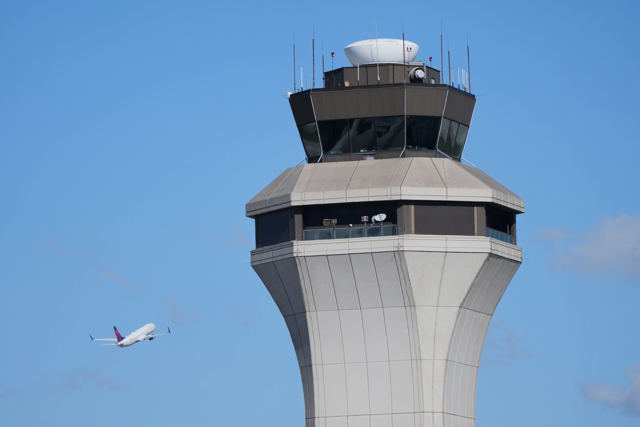 Car crashes into Detroit-area airport entrance, injuring 6