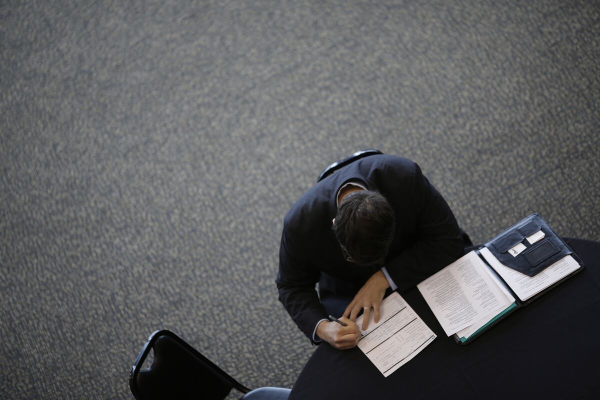 Why Career Coaches Advise Against Using AI to Write Cover Letters