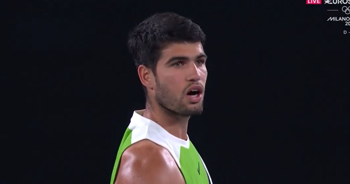 Carlos Alcaraz confronts umpire as Alex de Minaur warning booed by crowd