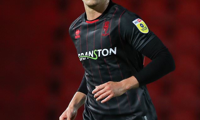 Charley Kendall at the double as Southend stay in the play-off places