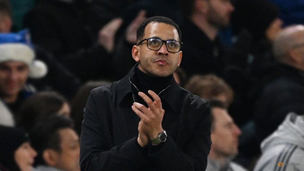 Chelsea's Rosenior takes blame for Sanchez's errors in League Cup loss