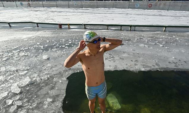 Freeze, please! China's winter swimmers take the plunge