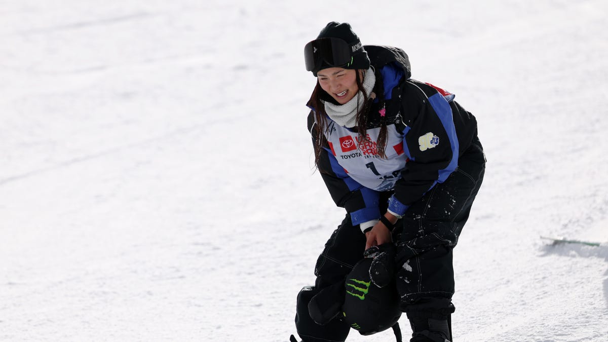 Chloe Kim dislocates shoulder again, putting 2026 Olympics in jeopardy
