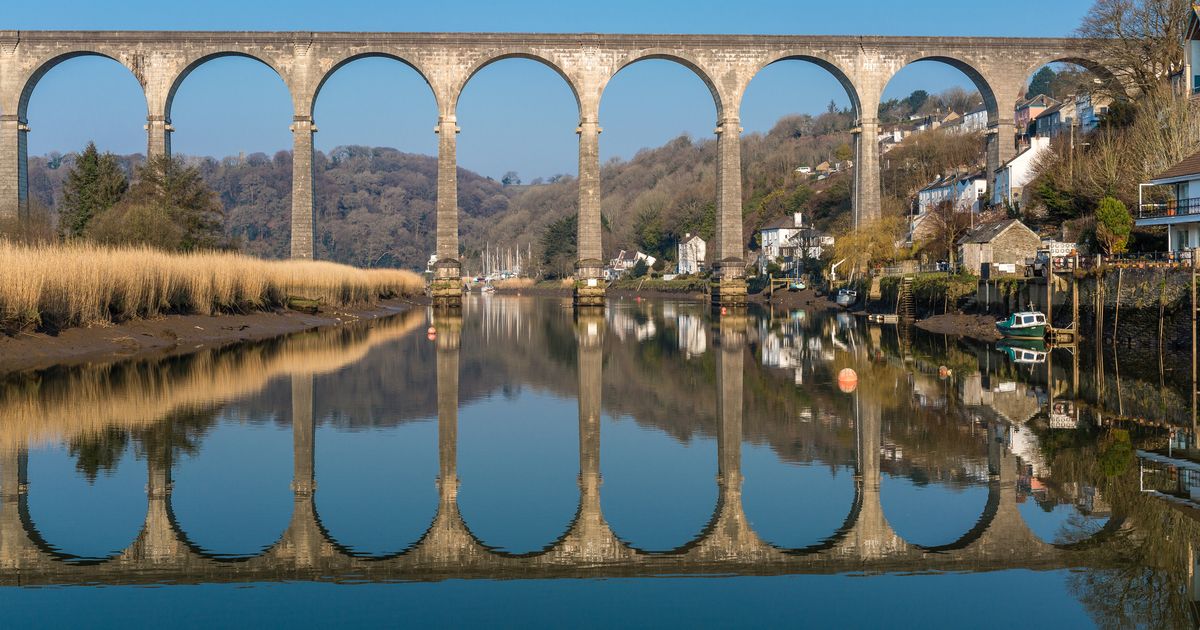 I visited beautiful Cornish village with stunning views and pretty pub - The Mirror