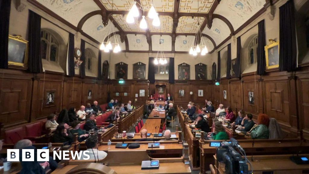Local election delay: Criticism of 'disgraceful' Oxford response
