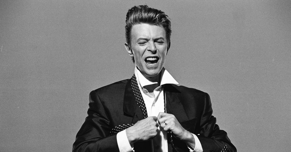15 iconic David Bowie photos that prove he's still a fashion legend