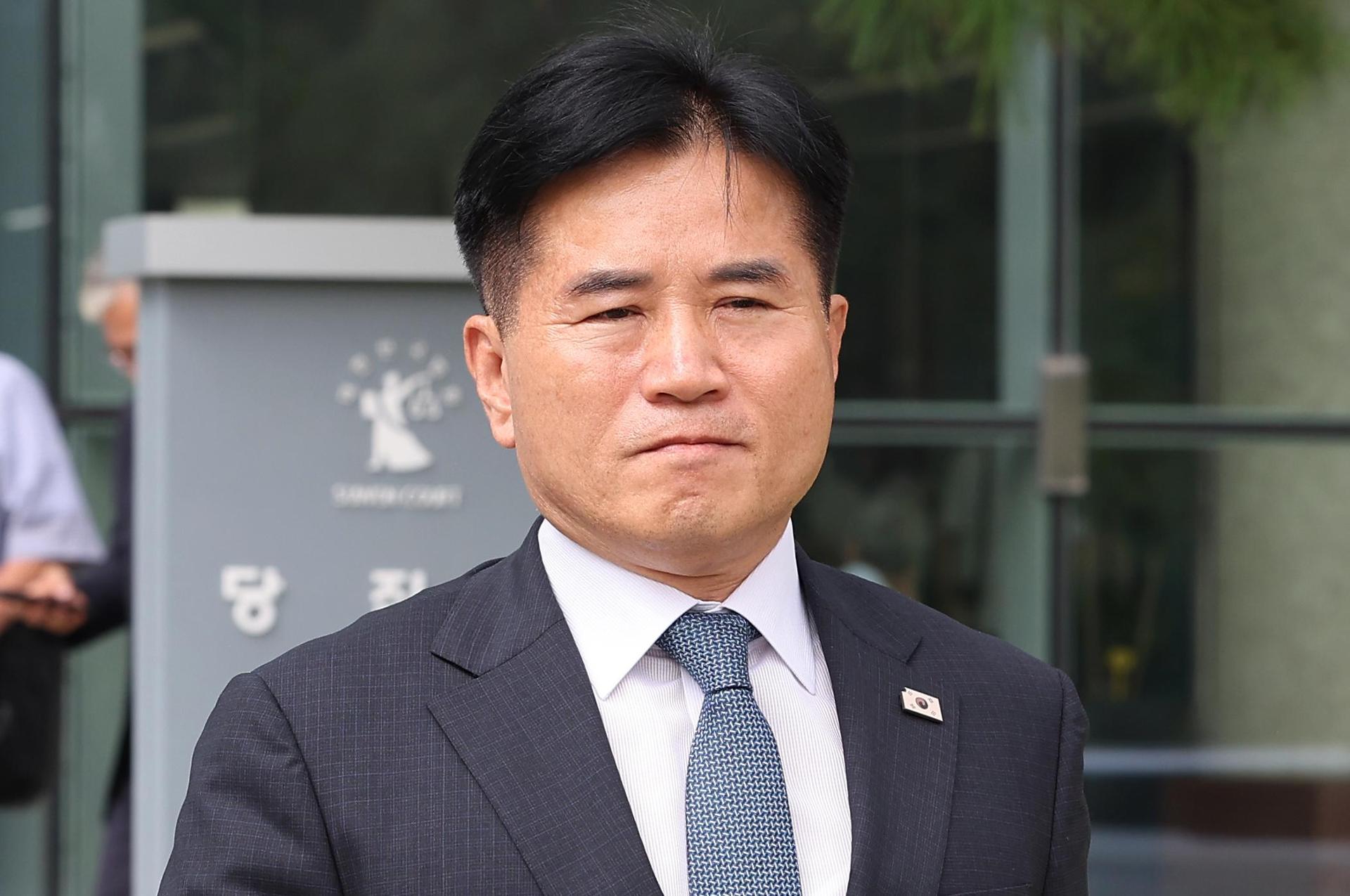 Ruling party lawmaker loses seat for election law violation - The Korea Times