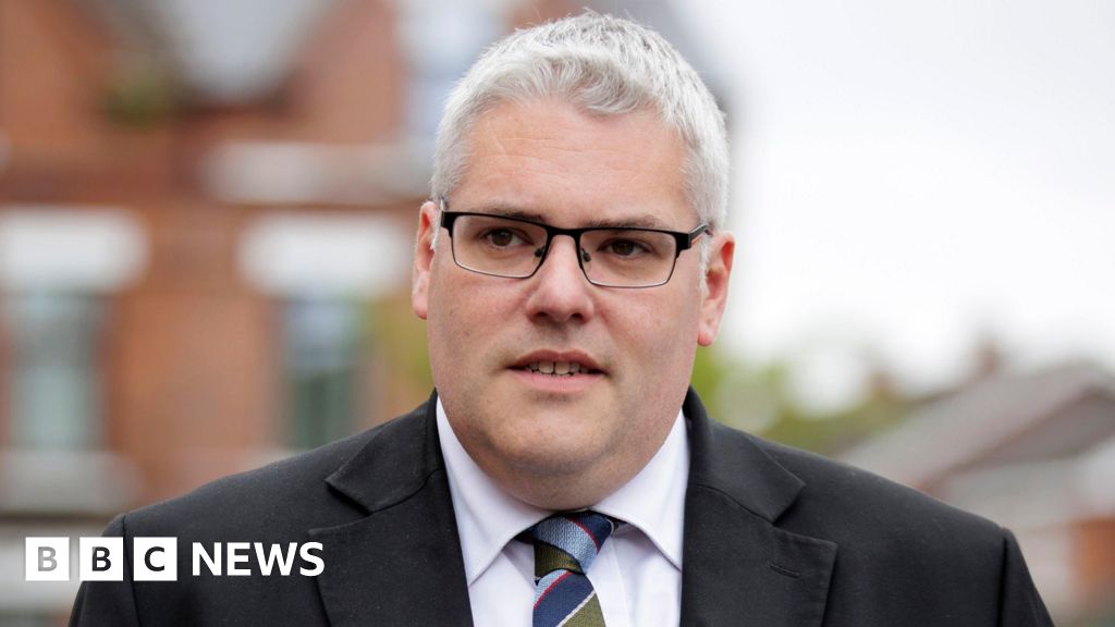 NI Legacy: DUP leader warns London not to surrender over Troubles bill