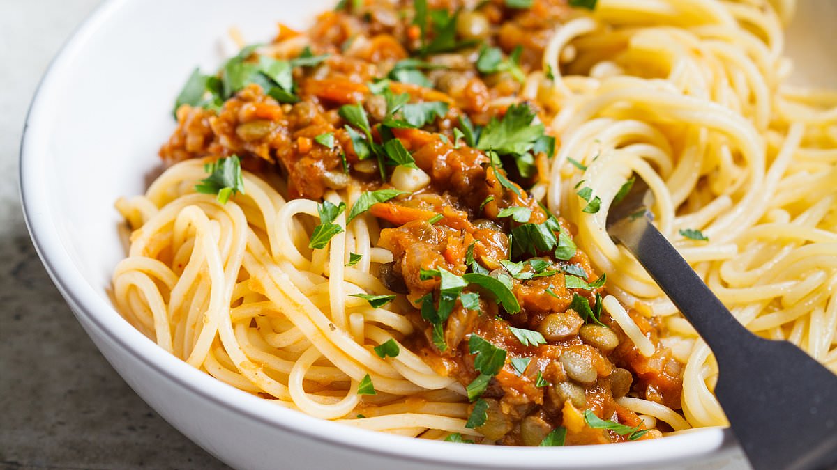 How to eat more and still lose weight according to the experts