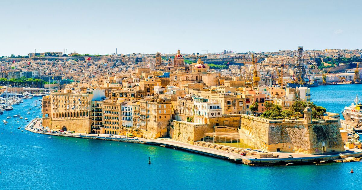 English-speaking island with 'world's most beautiful port' has £17 flights