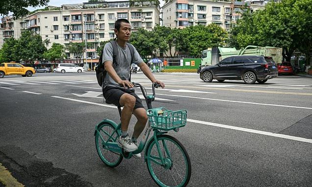 Ex-delivery driver gives voice to China's precarious gig workers