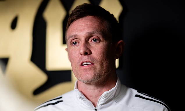 Fletcher responds to ex-Man Utd team-mates' criticism after Amorim axe
