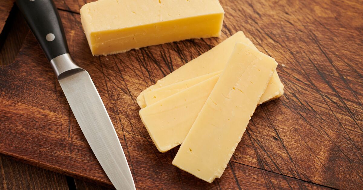 Foodie ranks 30 types of Cheddar cheese, worst one 'tastes like plasticine'