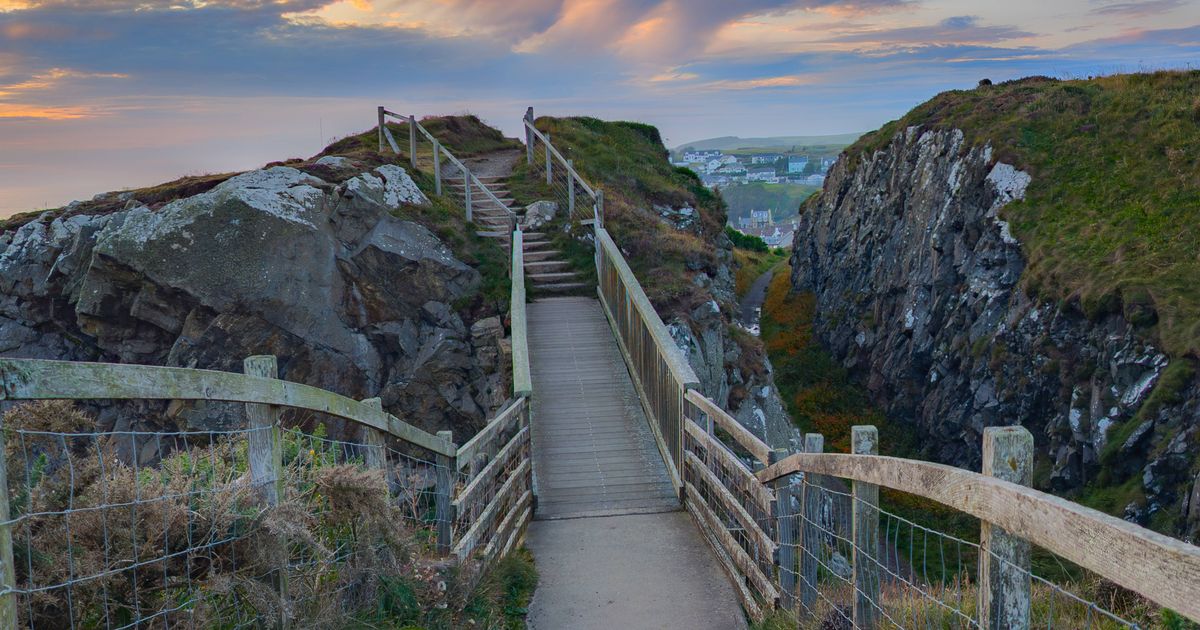 UK's 'cleanest' walking trail includes breathtaking cliff path above the sea - The Mirror