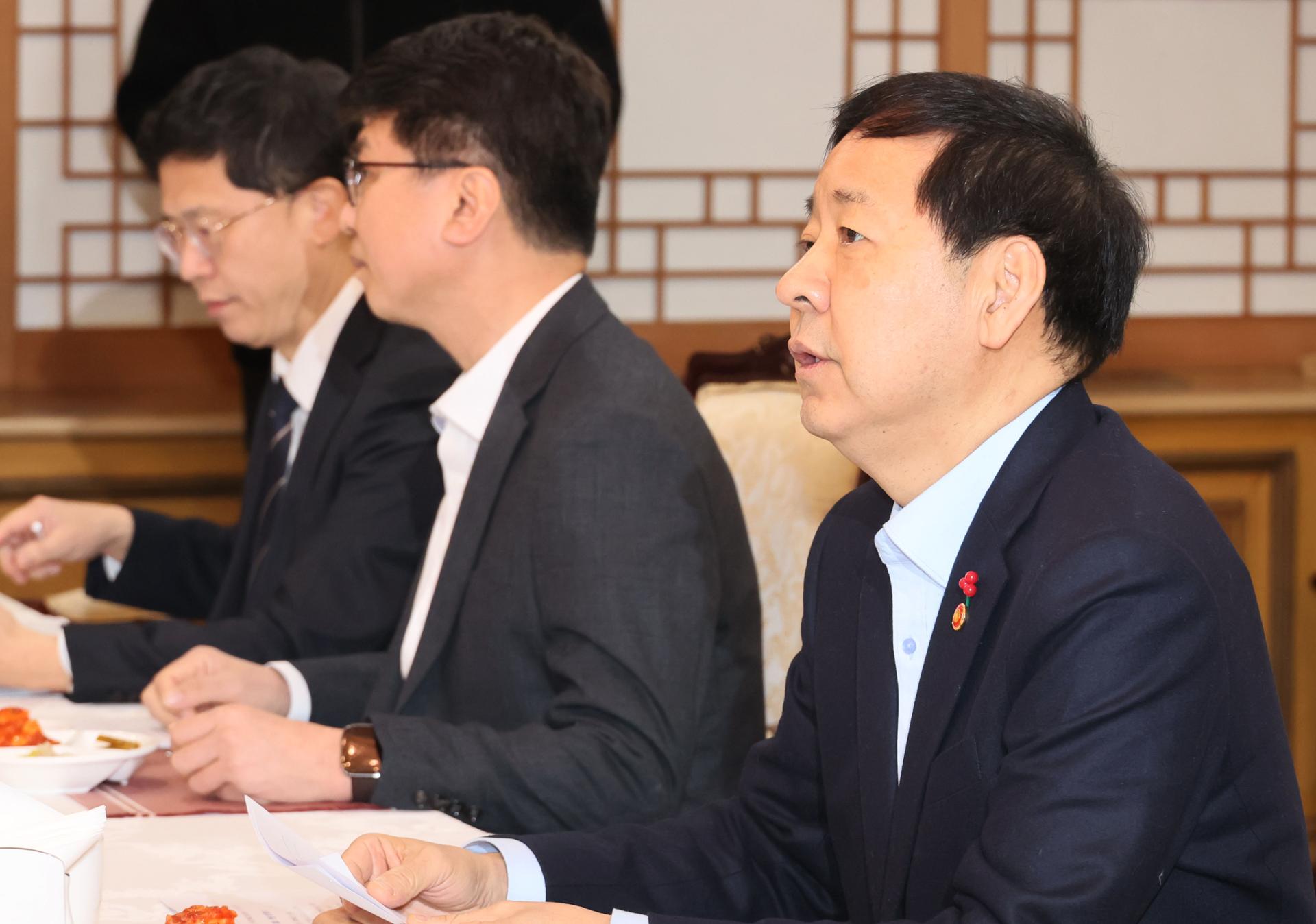 Gov't to provide 60,000 additional housing units in Seoul: finance chief - The Korea Times
