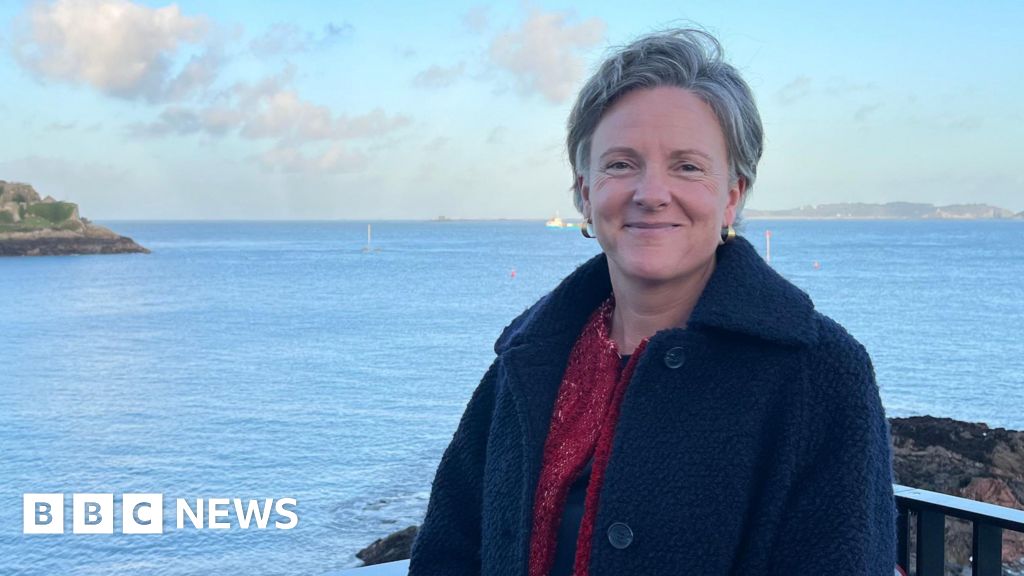 Call for Guernsey government public spending watchdog